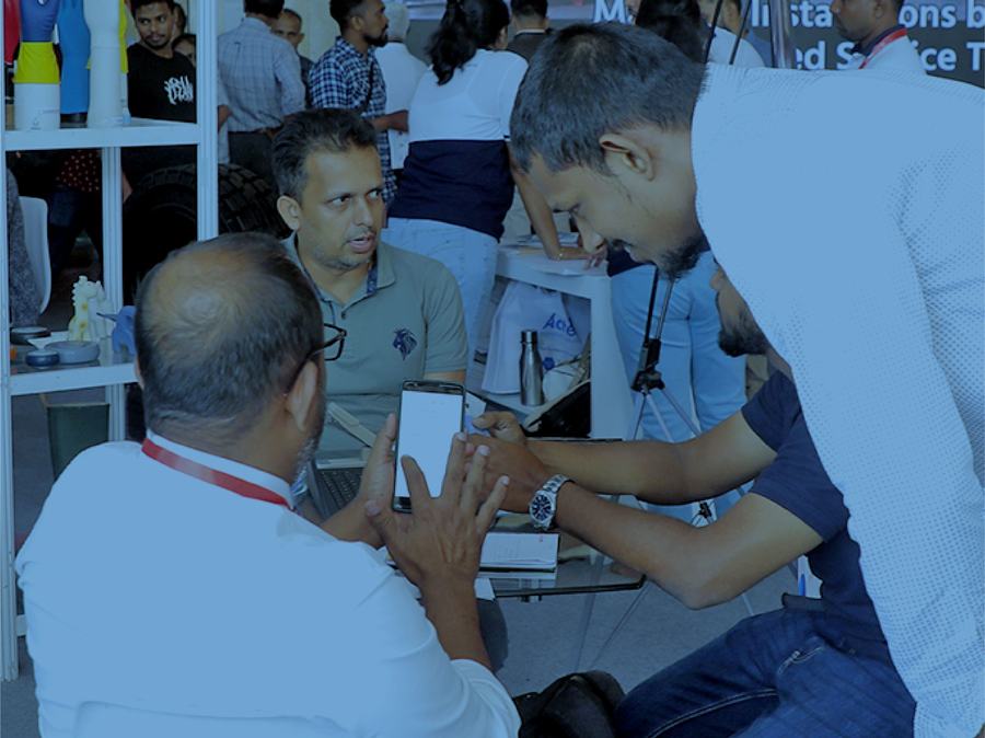 Exhibitor meeting with trade visitors